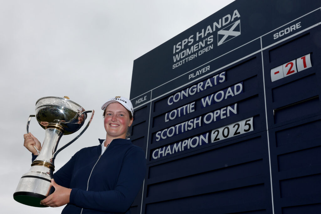 England's Lottie Woad poses holding the 2025 Scottish Open trophy.