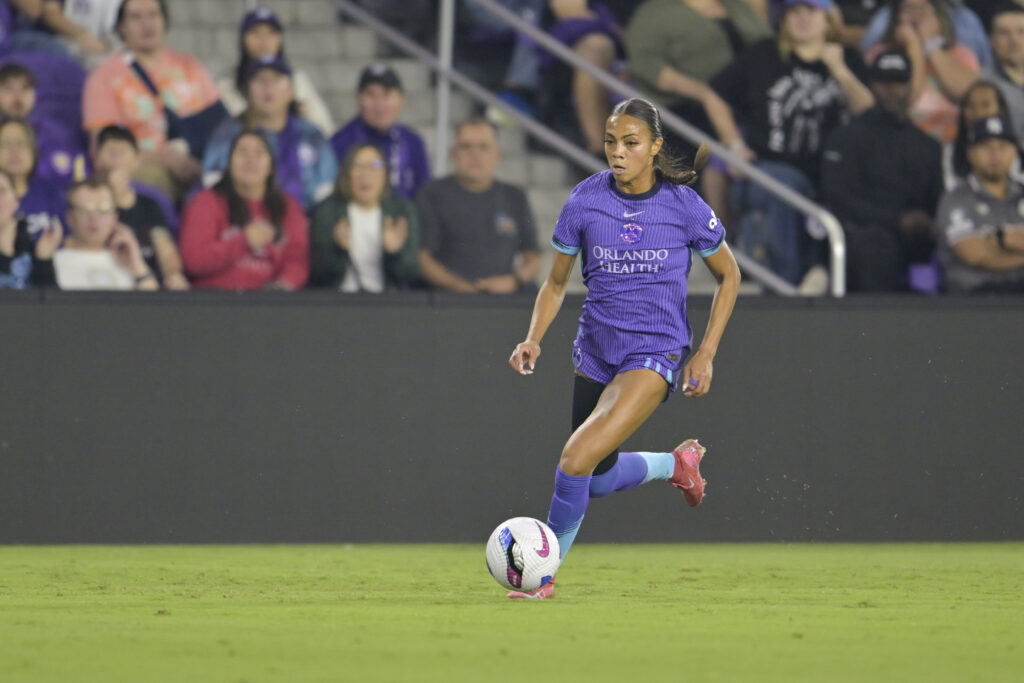 Orlando Pride forward Ally Watt dribbles the ball during a 2025 NWSL match.
