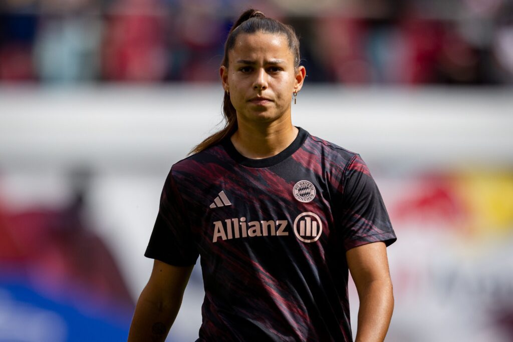 Bayern Munich midfielder Lena Oberdorf looks on during a 2025 Bundasliga match.