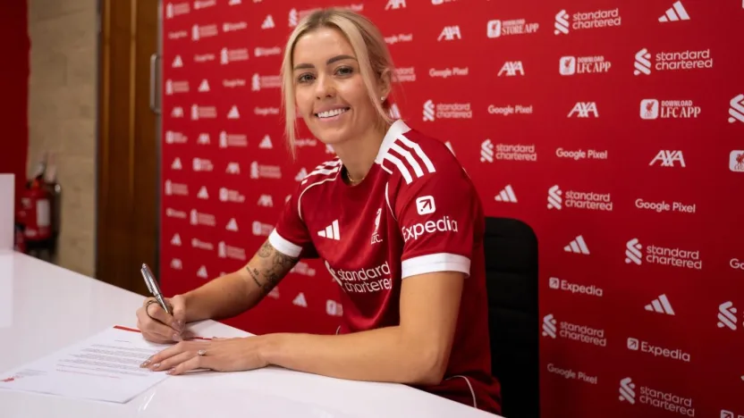 Former North Carolina Courage captain Denise O'Sullivan signs her contract to join WSL side Liverpool.