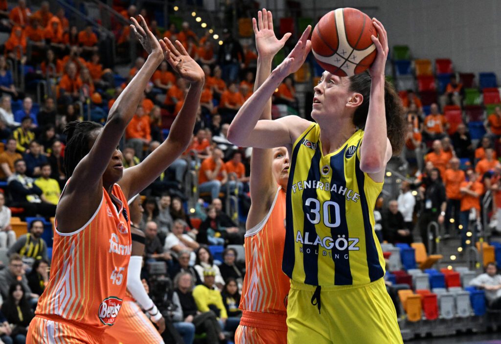 Fenerbahçe Opet forward Breanna Stewart puts up a shot while two Schio players defend during their 2023 EuroLeague semifinal game.