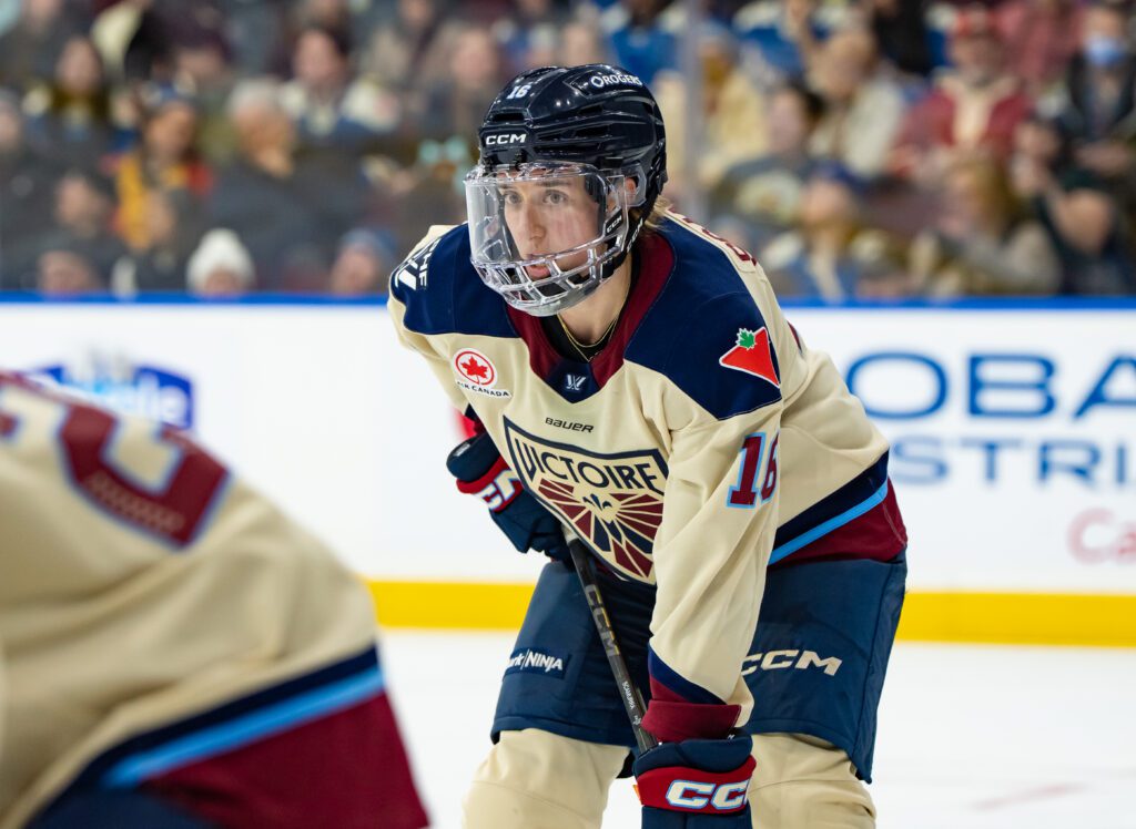 Montréal Victoire forward Hayley Scamurra awaits a face off during a 2025/26 PWHL game.