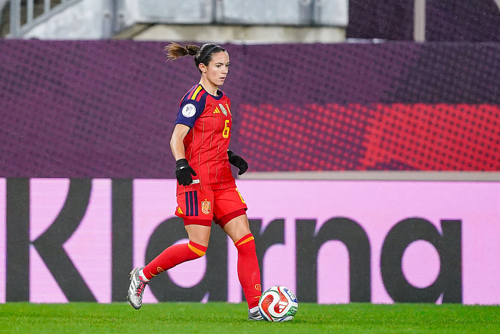 Aitana Bonmati of Spain goes forward during the UEFA Women's Nations League 2025 final first leg match between Germany and Spain at Fritz-Walter-Stadion on November 28, 2025 in Kaiserslautern, Germany.