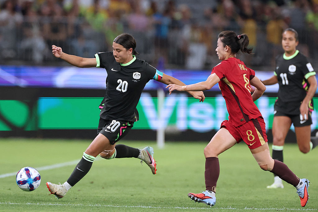 In Australia vs China Sam Kerr (L) and China's Yao Wei fight for the ball during the AFC Women's Asian Cup Australia 2026 semi-final football match between Australia and China in Perth on March 17,2026.