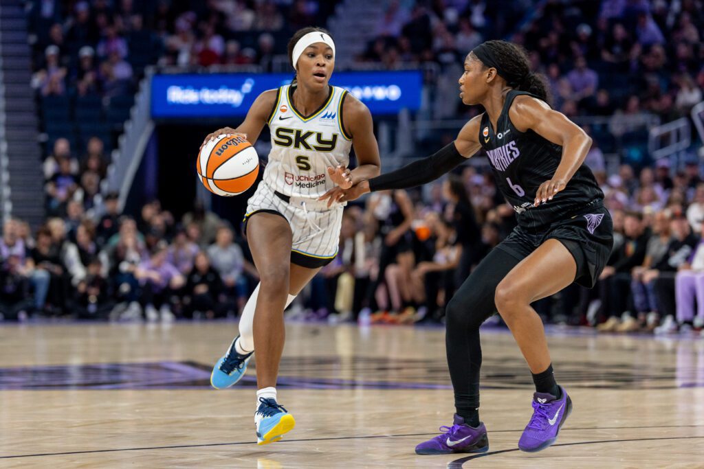 Chicago Sky forward Rickea Jackson (5) brings the ball down the court during the third quarter against the Golden State Valkyries at Chase Center.