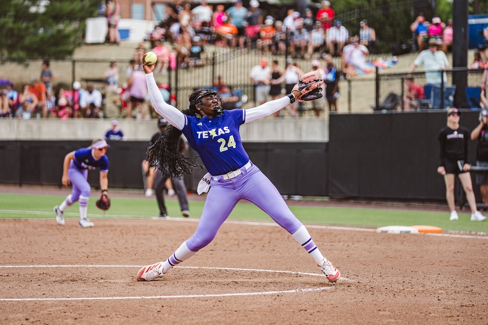 Nijaree Canady pitches for the Texas Volts in the AUSL after signing her pro contract.