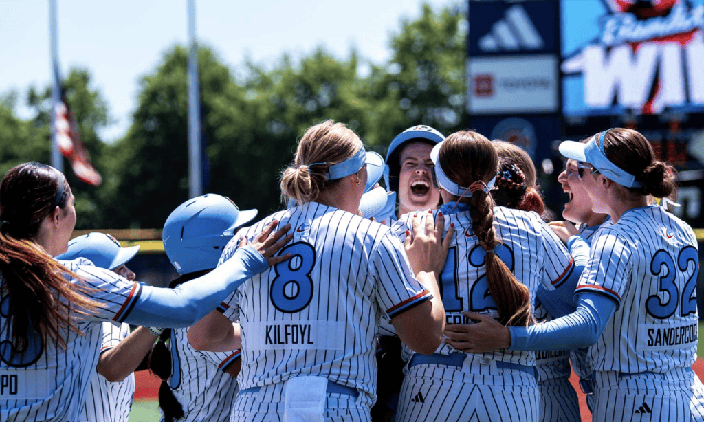 Chicago Bandits celebrate win against Utah Talons.