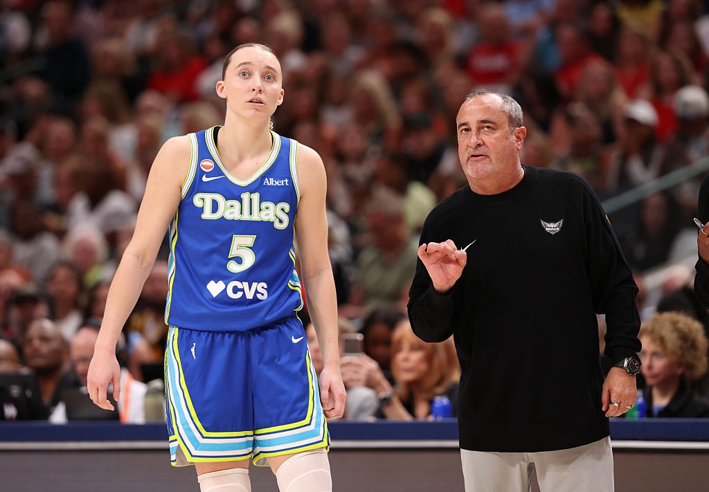 Head Coach Jose Fernandez and Paige Bueckers #5 of the Dallas Wings talks during the game against the Indiana Fever on August 20, 2026 at the American Airlines Center in Dallas, TX.