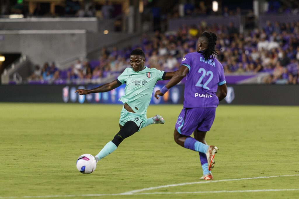 Kansas City Current forward Temwa Chawinga (6) takes a shot under pressure from Orlando Pride forward Barbra Banda (22) during the first half at Inter&Co Stadium.