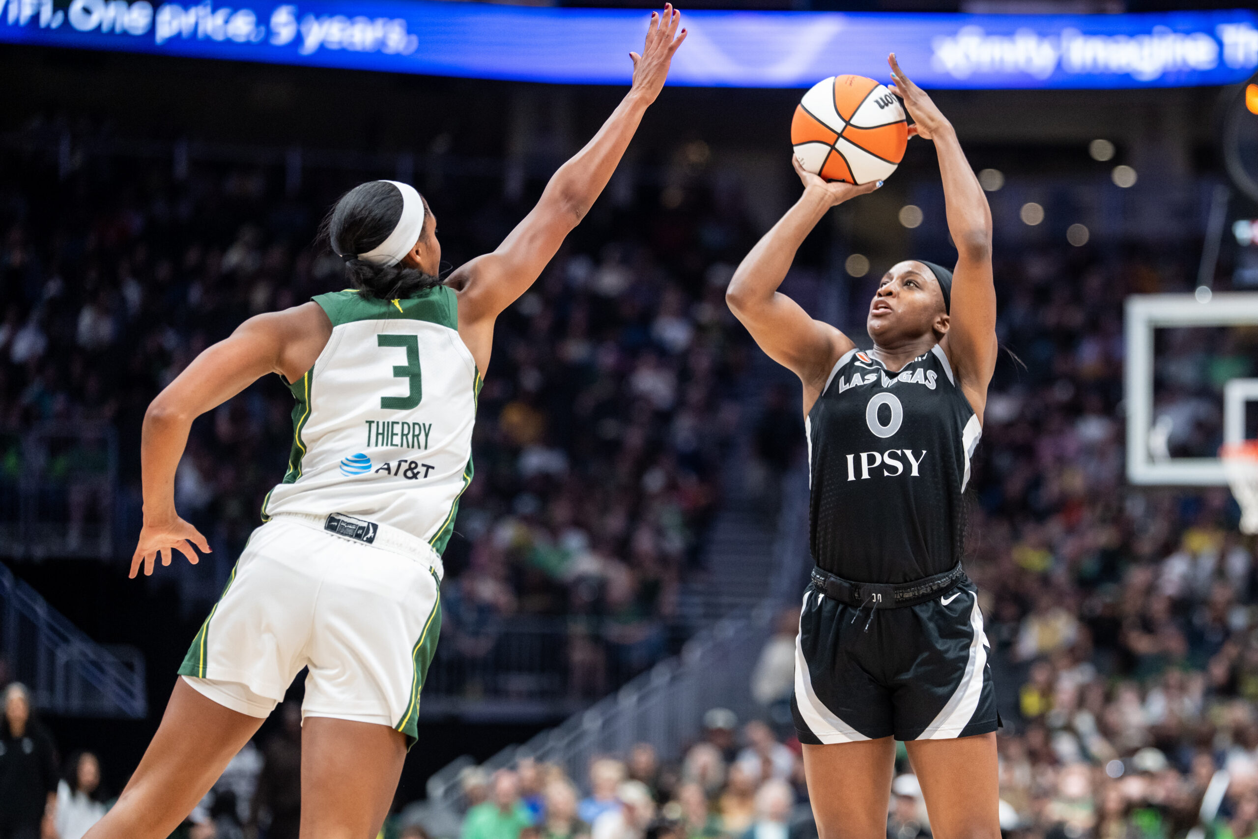 Jackie Young Ties Single-Quarter Points Record as Aces Rout Storm