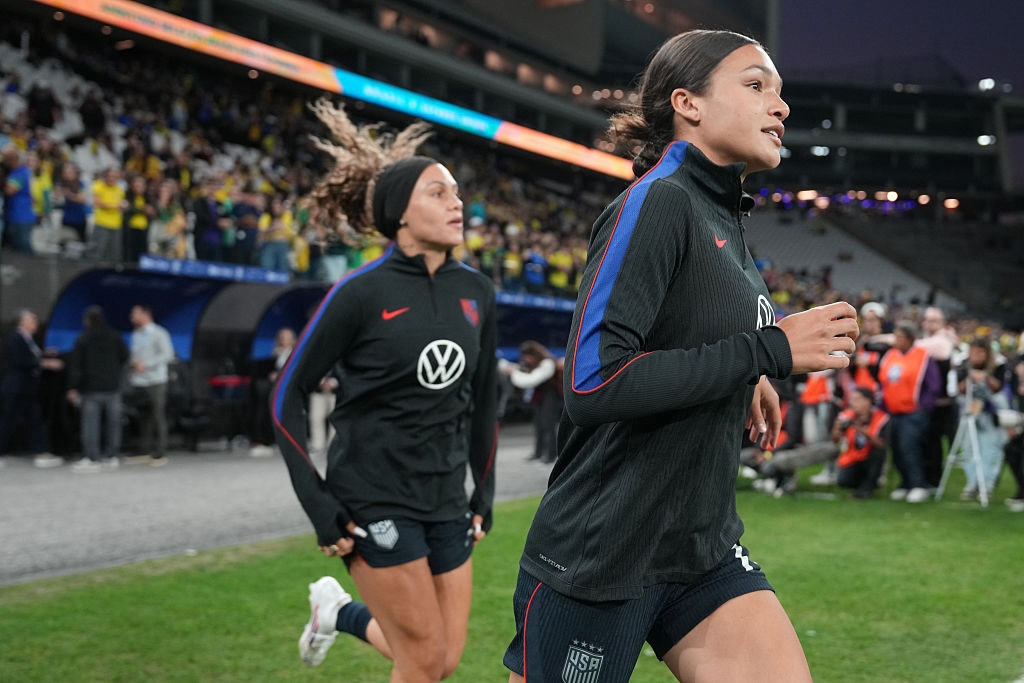 Sophia Wilson of United States enters the pitch to warm up prior to the international friendly match between Brazil and United States at Neo Quimica Arena.