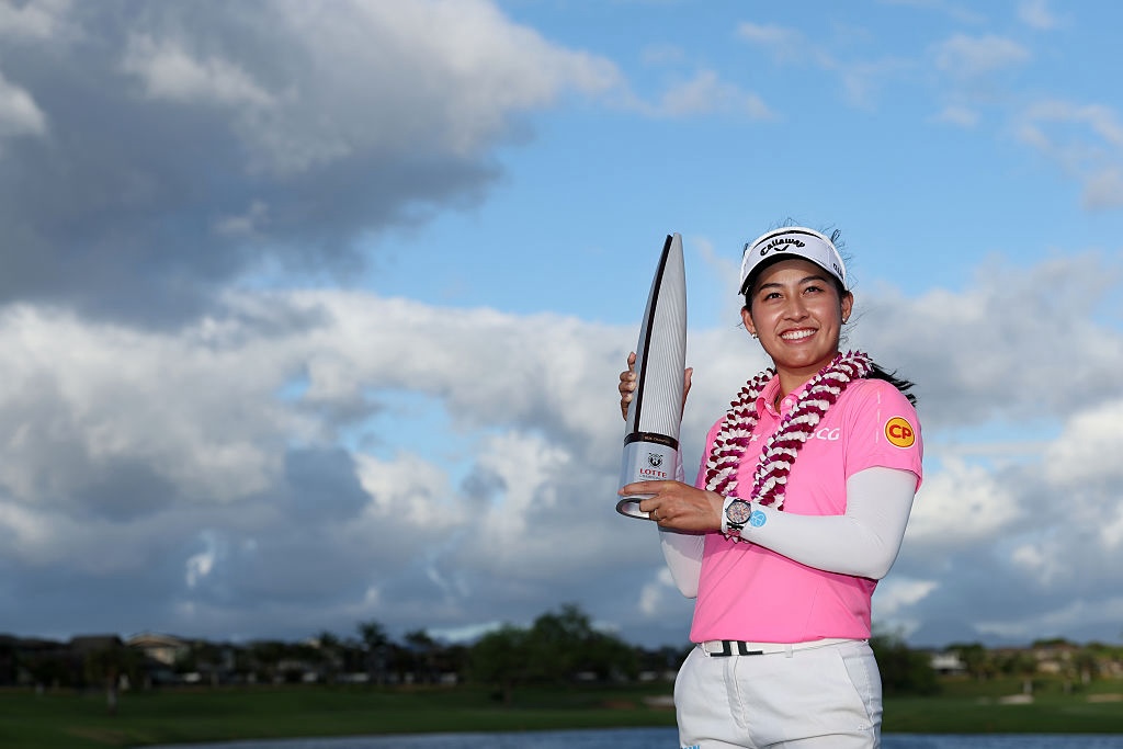 Jeeno Thitikul of Thailand poses with the trophy after her winning birdie putt on the 18th green during the final round of the LOTTE Championship presented by Hoakalei 2026.