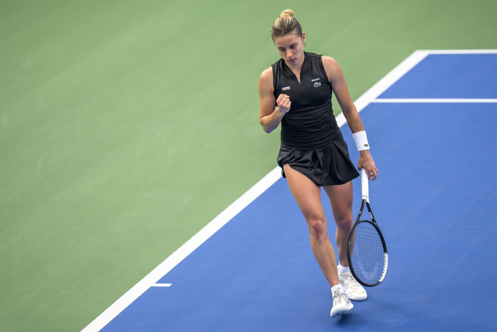 Maja Chwalinska of Poland in action against Iva Jovic of the United States in the third round on Day 4 of the Wuhan Open.