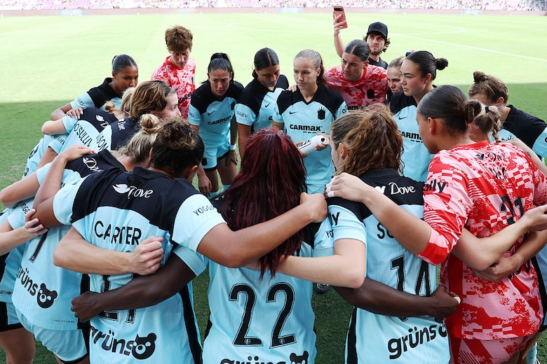Players of NJ/NY Gotham FC huddle prior to the NWSL match between Orlando Pride and NJ/NY Gotham FC at Inter.co Stadium.