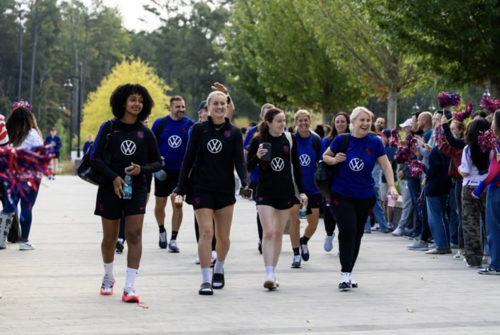 USWNT players head into training camp ahead of friendlies against Spain.